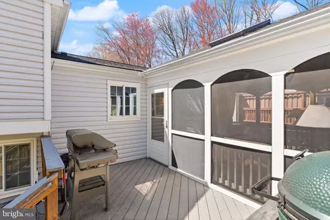 Exterior - 8282 Morning Dew Ct, Springfield, VA 22153 photo 13 of 22