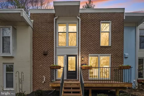 1652 Wainwright Dr, Reston, VA 20190