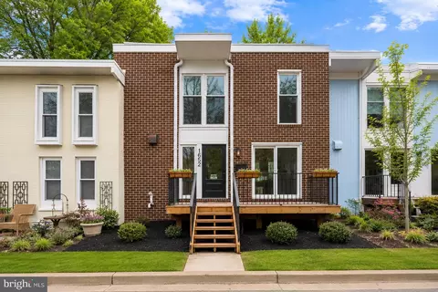 1652 Wainwright Dr, Reston, VA 20190