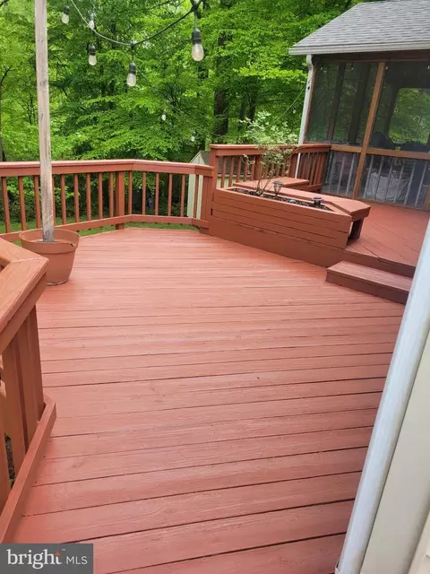Exterior - 8467 Thames St, Springfield, VA 22151 photo 5 of 7
