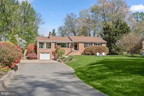 2807 Maple Ln, Fairfax, VA 22031