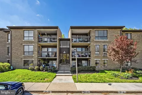 517 Florida Ave #T4, Herndon, VA 20170