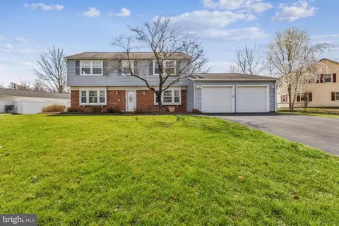 13140 Madonna Ln, Fairfax, VA 22033
