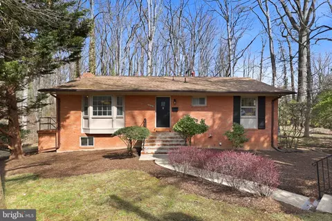 7220 Brookcrest Pl, Annandale, VA 22003