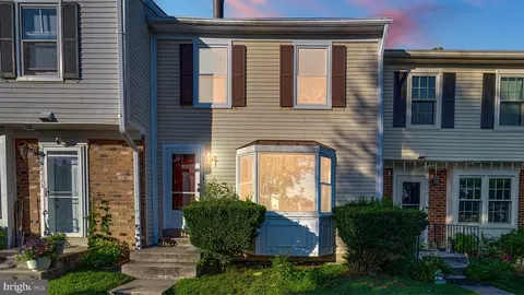 3715 B Munson Rd, Falls Church, VA 22041