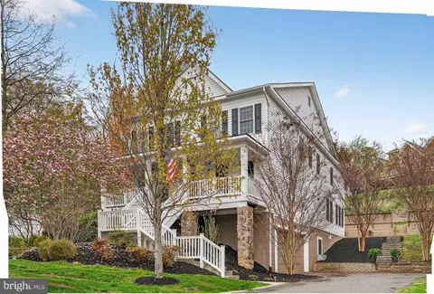 3112 Spring Dr, Alexandria, VA 22306