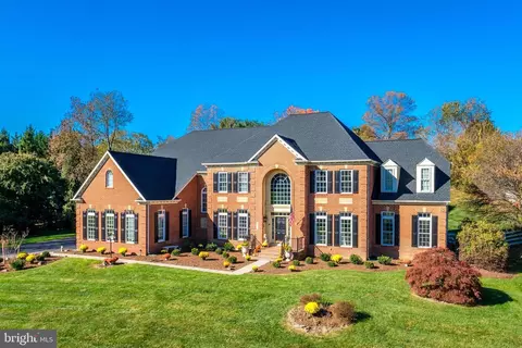 816 Polo Pl, Great Falls, VA 22066