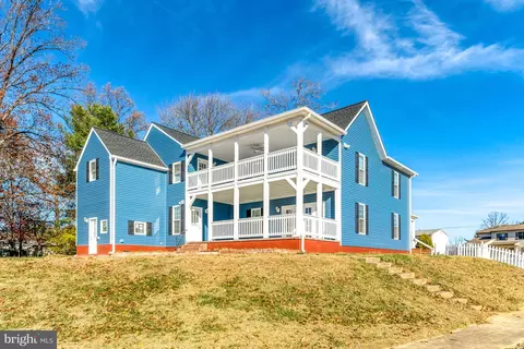 3010 Steven Martin Dr, Fairfax, VA 22031