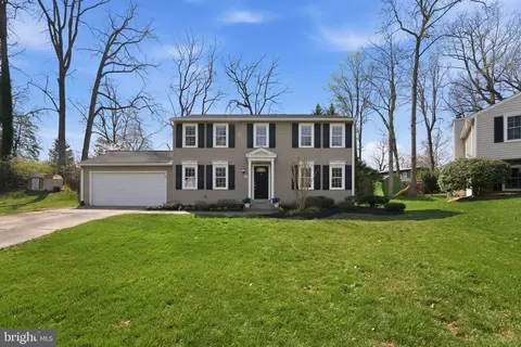 7803 Fieldcrest Ct, Falls Church, VA 22042