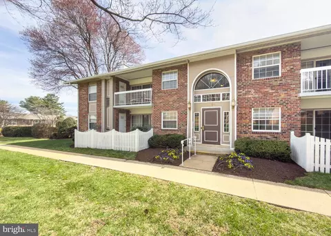 1954 Kennedy Dr #201, Mclean, VA 22102