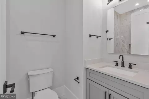 Bath - 7007 Hector Rd, Mclean, VA 22101 photo 15 of 16