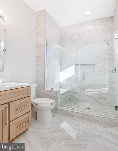 Bath - 7007 Hector Rd, Mclean, VA 22101 photo 13 of 20