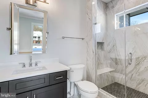 Bath - 7007 Hector Rd, Mclean, VA 22101 photo 10 of 20