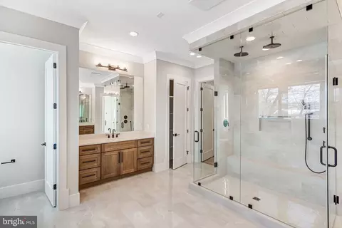 Bath - 7007 Hector Rd, Mclean, VA 22101 photo 4 of 20
