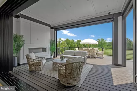 Exterior - 7007 Hector Rd, Mclean, VA 22101 photo 2 of 11