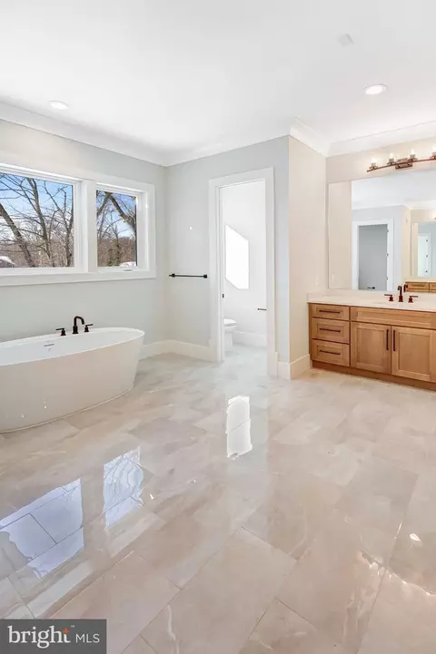 Bath - 7007 Hector Rd, Mclean, VA 22101 photo 6 of 20