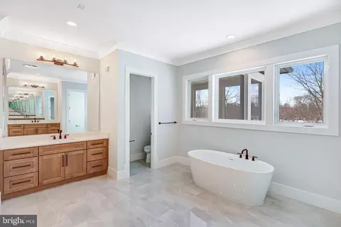 Bath - 7007 Hector Rd, Mclean, VA 22101 photo 5 of 20