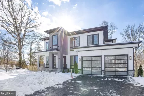 Exterior - 7007 Hector Rd, Mclean, VA 22101 photo 3 of 5