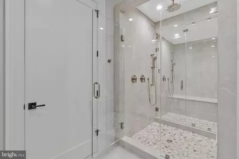 Bath - 7007 Hector Rd, Mclean, VA 22101 photo 14 of 16