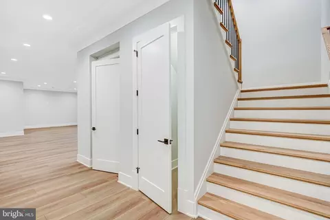 Entry Way - 7007 Hector Rd, Mclean, VA 22101 photo 10 of 11