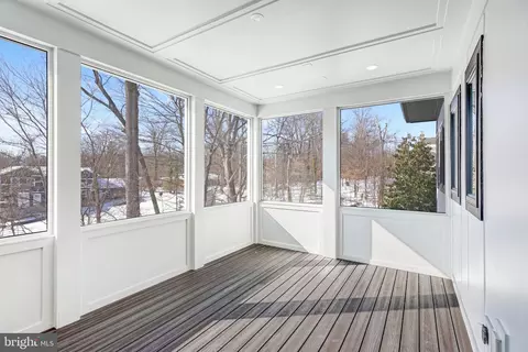 Exterior - 7007 Hector Rd, Mclean, VA 22101 photo 4 of 5