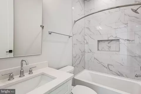 Bath - 7007 Hector Rd, Mclean, VA 22101 photo 7 of 20