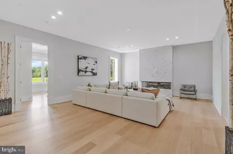 Living - 7007 Hector Rd, Mclean, VA 22101 photo 10 of 12