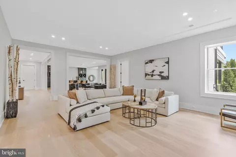 Living - 7007 Hector Rd, Mclean, VA 22101 photo 11 of 12