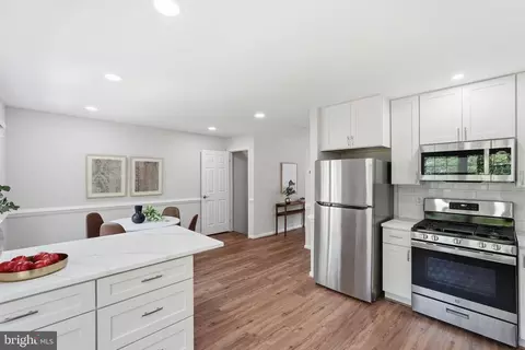 7808 Solomon Seal Dr, Springfield, VA 22152 photo 3