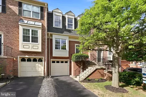 7808 Solomon Seal Dr, Springfield, VA 22152 photo 2