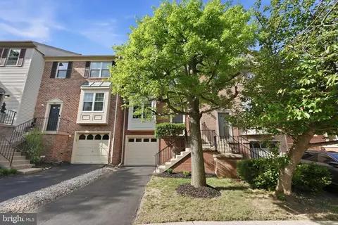7808 Solomon Seal Dr, Springfield, VA 22152