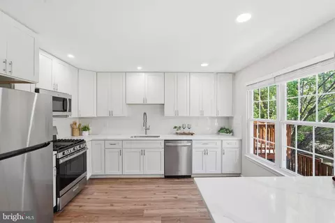 7808 Solomon Seal Dr, Springfield, VA 22152 photo 4
