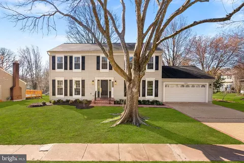 13208 Tuckaway Dr, Herndon, VA 20171