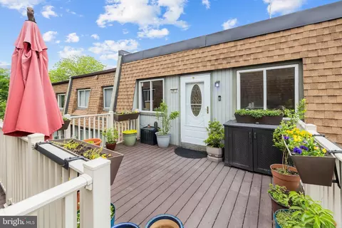 3911 Manzanita Pl #E, Alexandria, VA 22309