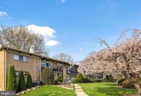 4909 Americana Dr #106, Annandale, VA 22003