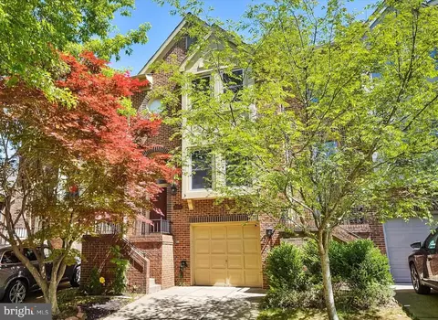 3913 Green Look Ct, Fairfax, VA 22033