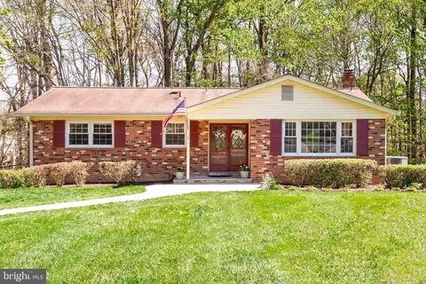 8709 Powder Horn Rd, Springfield, VA 22152