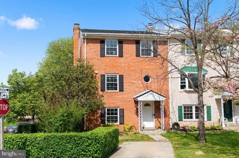 13703 Penwith Ct, Chantilly, VA 20151