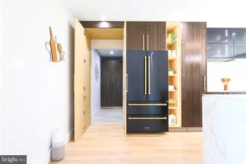 Entry Way - 13622 Ellendale Dr, Chantilly, VA 20151 photo 3 of 12