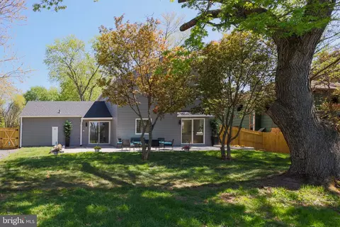 Exterior - 13622 Ellendale Dr, Chantilly, VA 20151 photo 3 of 9