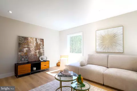 Living - 13622 Ellendale Dr, Chantilly, VA 20151 photo 4 of 4