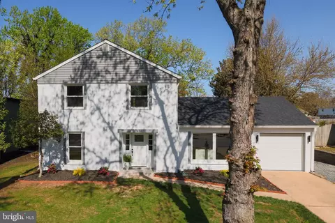 Exterior - 13622 Ellendale Dr, Chantilly, VA 20151 photo 7 of 9