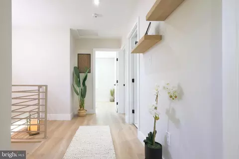 Entry Way - 13622 Ellendale Dr, Chantilly, VA 20151 photo 11 of 12