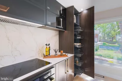 Kitchen - 13622 Ellendale Dr, Chantilly, VA 20151 photo 5 of 5