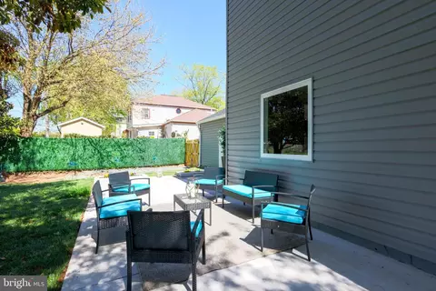 Exterior - 13622 Ellendale Dr, Chantilly, VA 20151 photo 1 of 9