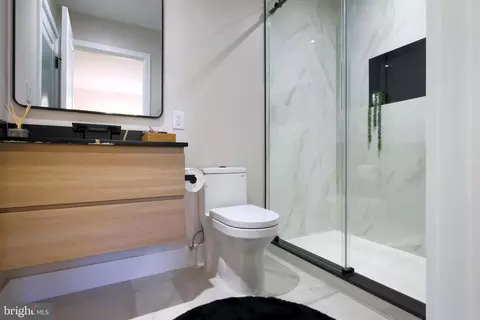 Bath - 13622 Ellendale Dr, Chantilly, VA 20151 photo 3 of 5