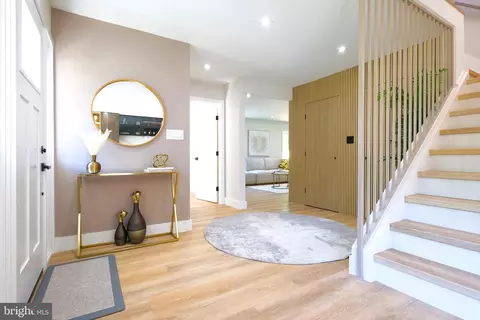 Entry Way - 13622 Ellendale Dr, Chantilly, VA 20151 photo 7 of 12