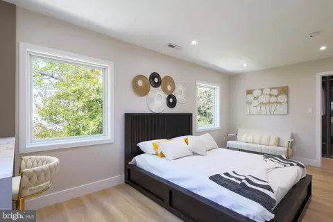 Bedroom - 13622 Ellendale Dr, Chantilly, VA 20151 photo 2 of 5