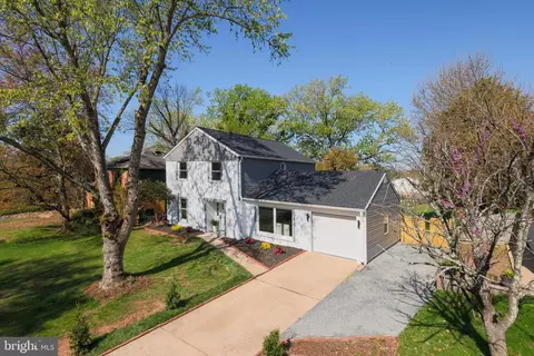 Exterior - 13622 Ellendale Dr, Chantilly, VA 20151 photo 9 of 9