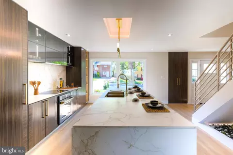 Kitchen - 13622 Ellendale Dr, Chantilly, VA 20151 photo 3 of 5